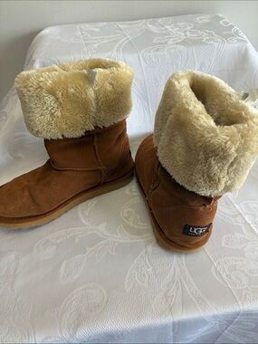 UGG Short Suede Boots in Chestnut with Cream Shearling Cuff